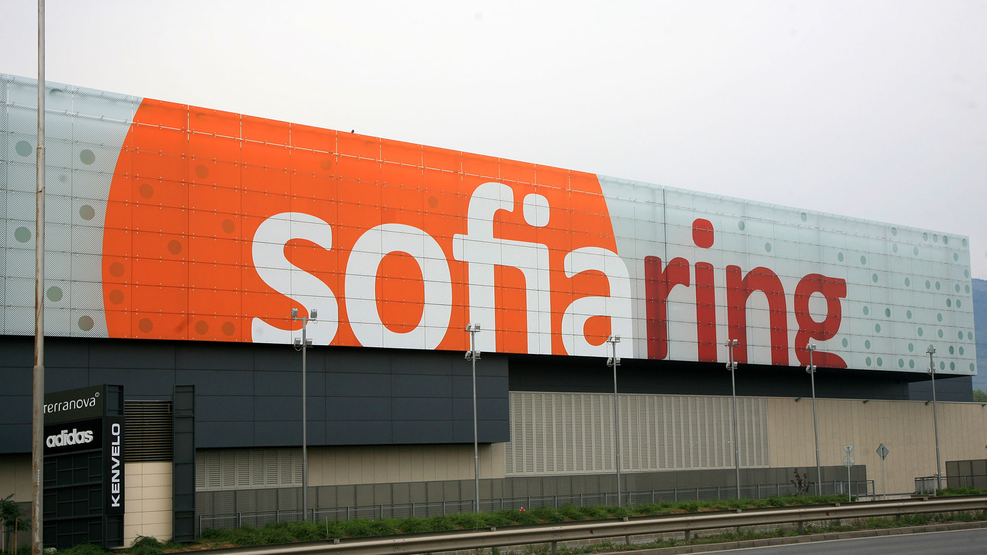 Large format building cladding for Sofia Ring Mall by J-point