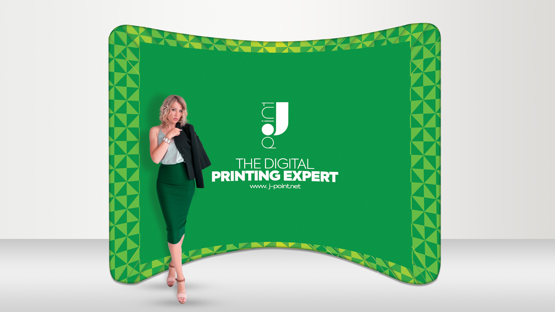 Извита Popup текстилна стена от J Point