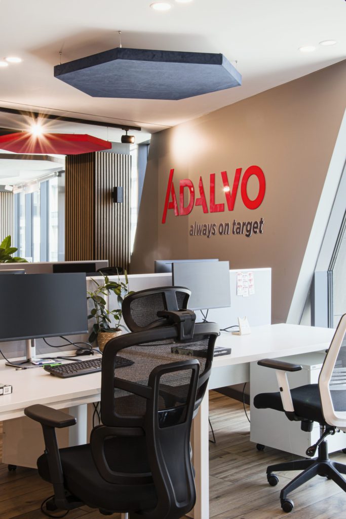 Adalvo брандиране на офис