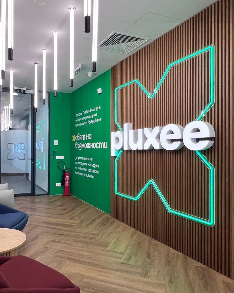J Point брандиране на офис за Pluxee