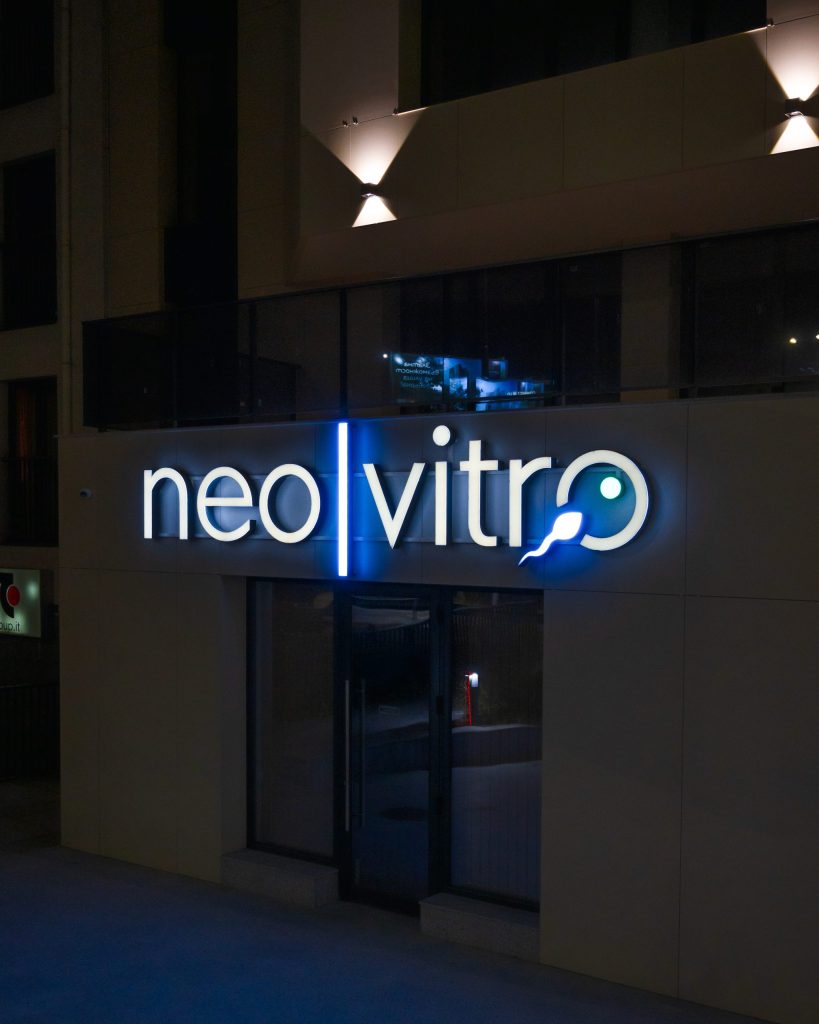 J Point брандира вътрешно и външно медицинския център NeoVitro