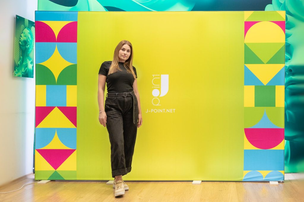 Фотостена с LED осветление и балатум с принт от J Point